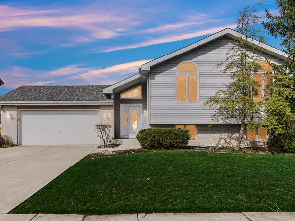 7502 Pershing Rd, Schererville, IN 46375