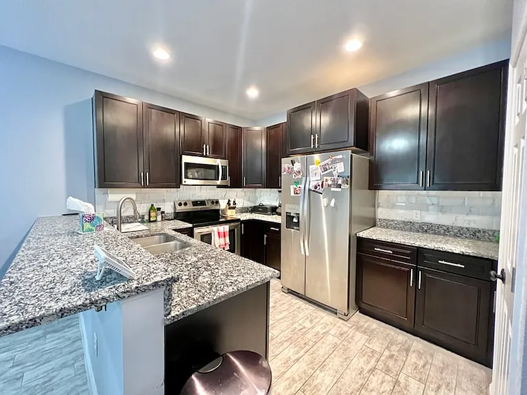 2100 Pomegranate Ct — Photo 2