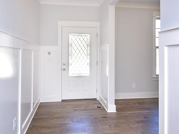 2nd image of 118 Snowden St E #L718