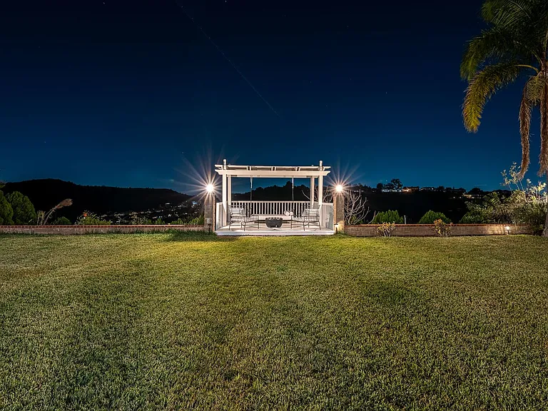 753 View Ln — Photo 38