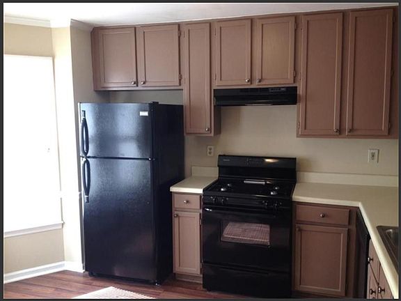 3rd image of 1018 Oaks Pkwy SE