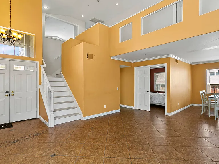 14033 Yorktown Ct — Photo 20