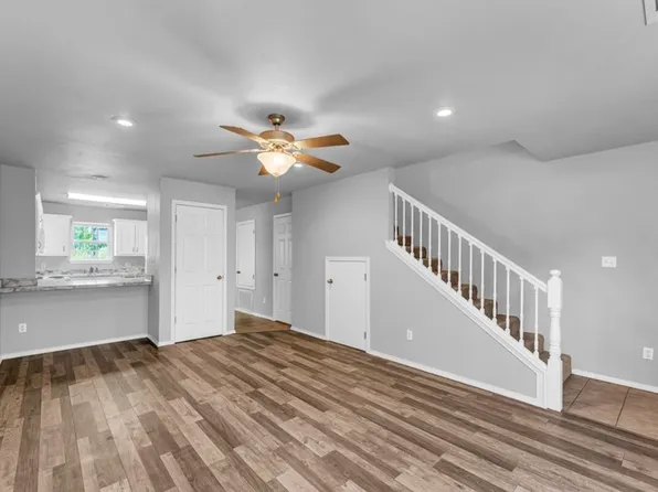 1429 W Netherlands Way, Fayetteville, AR