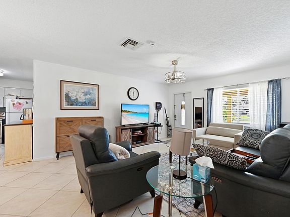 4th image of 7207 NW 92nd Avenue