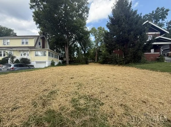 5907 Woodmont Ave, Cincinnati, OH 45213