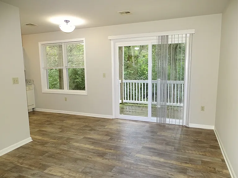 26 Hilldale Dr — Photo 3