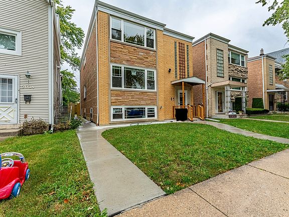 2nd image of 5030 W Roscoe St #2