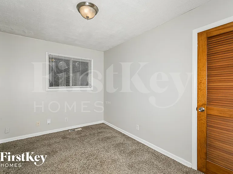 505 Vista Dr — Photo 12