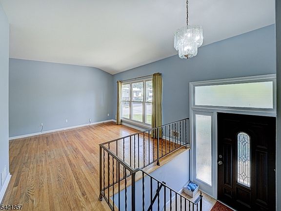 4th image of 50 Auburn Rd