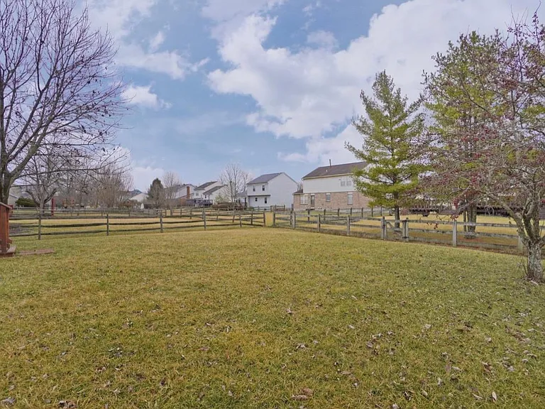 8066 Winters Ln — Photo 18
