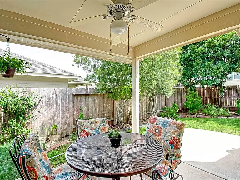 15506 Wedgewood Park — Photo 2