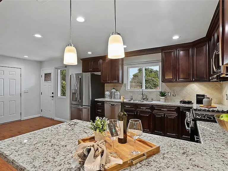 3 bed, 1552 sqft, $4,995 — Photo 3