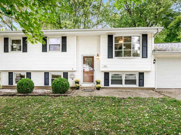 433 Standish Dr, Bloomington, IL 61704