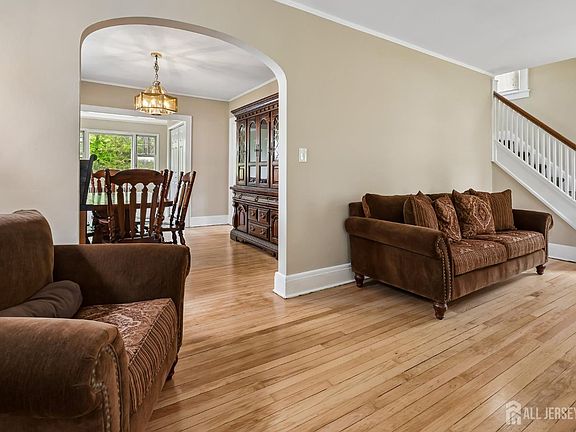 4th image of 1089 Field Ave