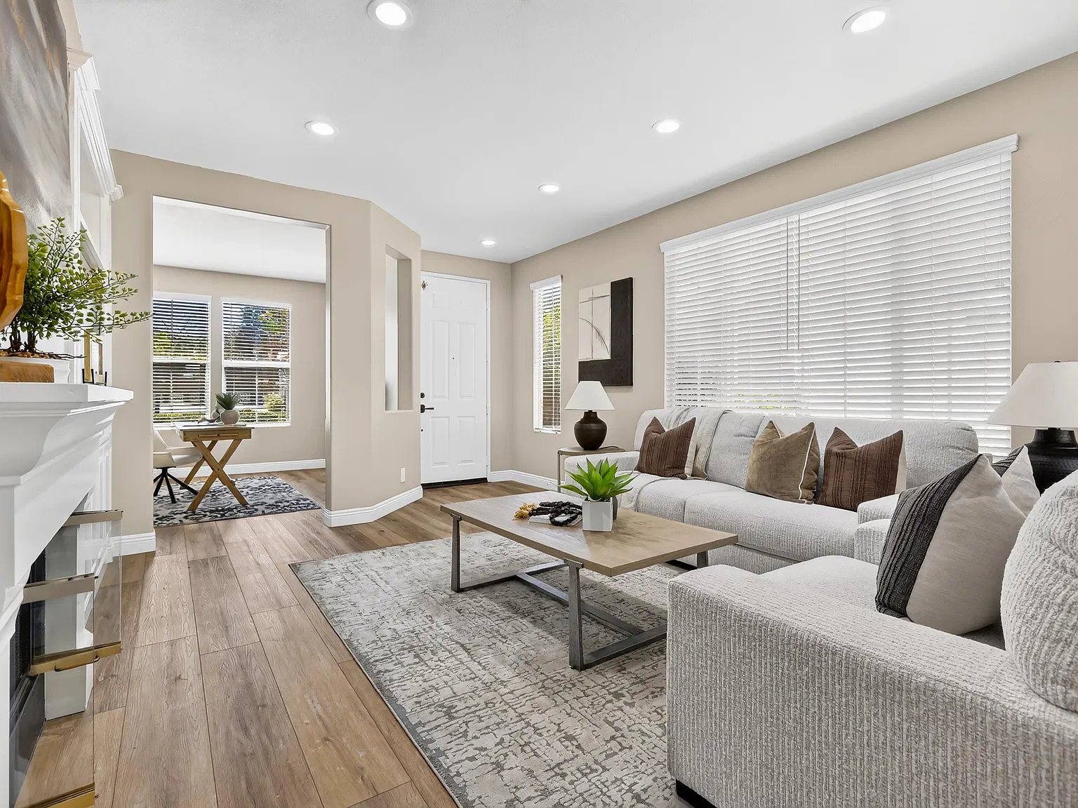 4 bed, 2.5 bath, 1700 sqft, $5,300 — Photo 3
