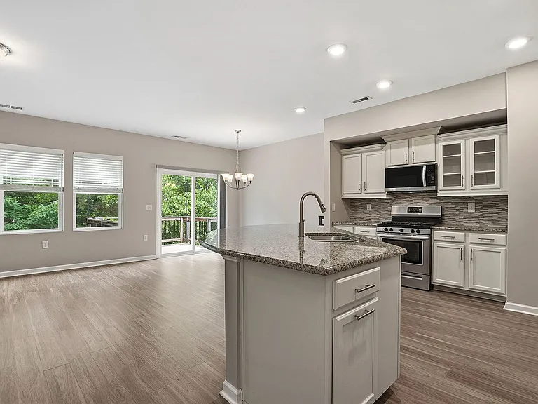 1017 Epiphany Rd — Photo 8