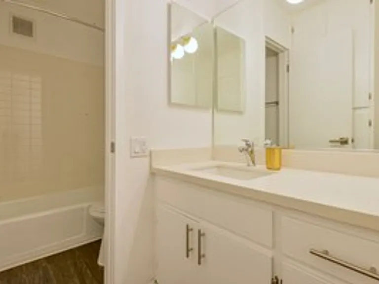 11853 Kling St — Photo 11