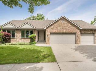 3518 Brook View Dr, Des Moines, IA 50317