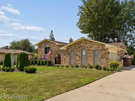 3rd image of 37233 Almont Dr W