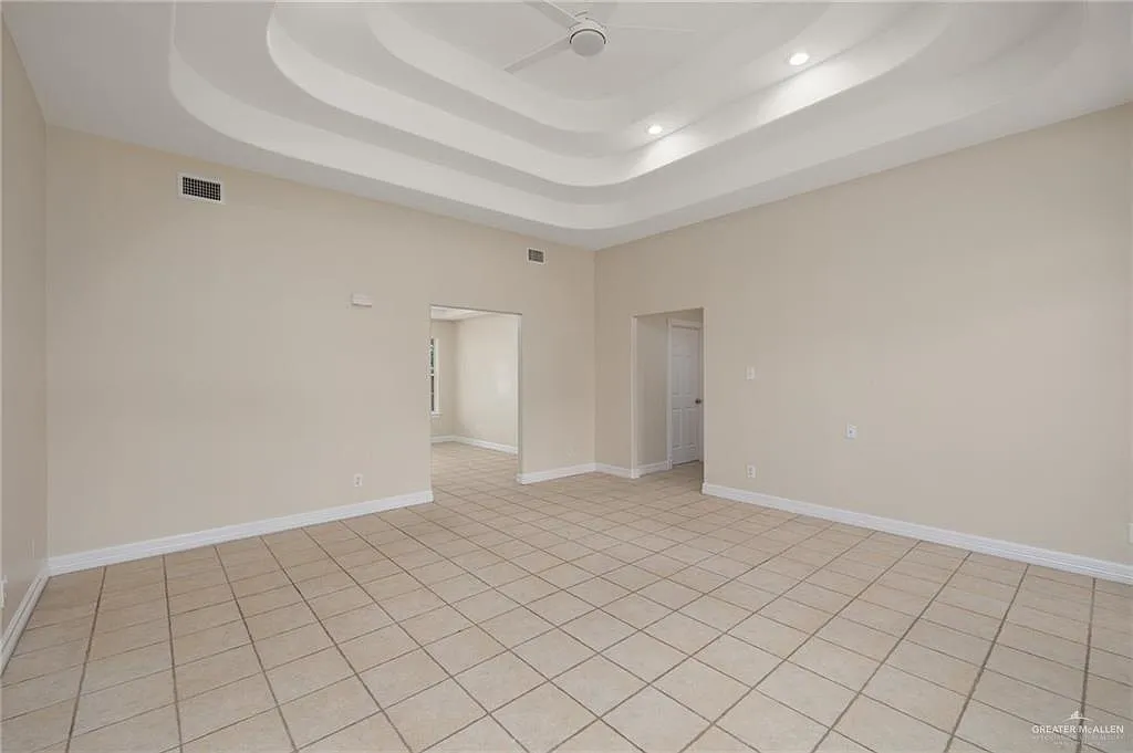 3 bed, 2.0 bath, 1630 sqft, $1,900 — Photo 3