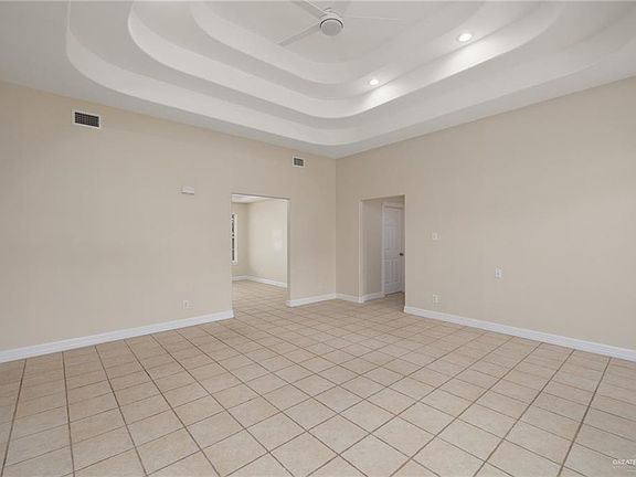 3rd image of 2403 Sunset Ln