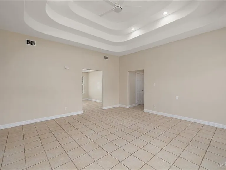 2403 Sunset Ln — Photo 3