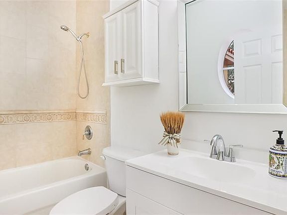 5th image of 2119 Anchor Ct #2102