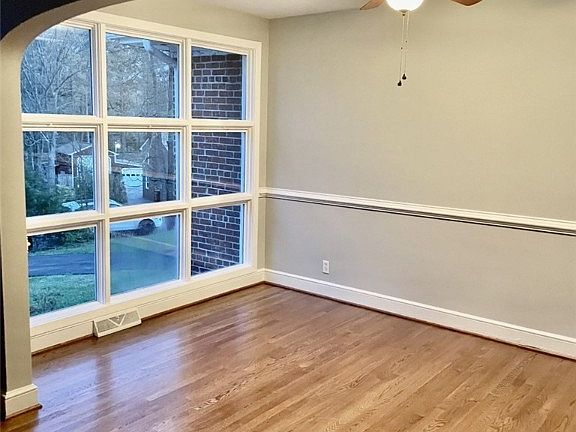 4th image of 6216 Glyndon Ln