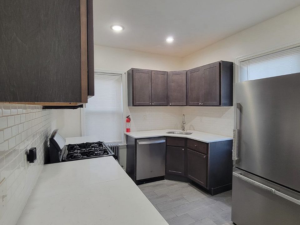 1st image of 231 6th Ave W Floor 2