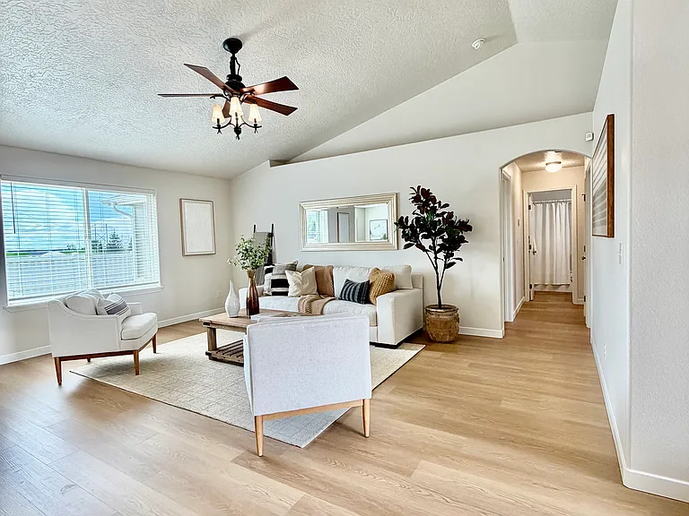 17203 N Midsummers Ln — Photo 4