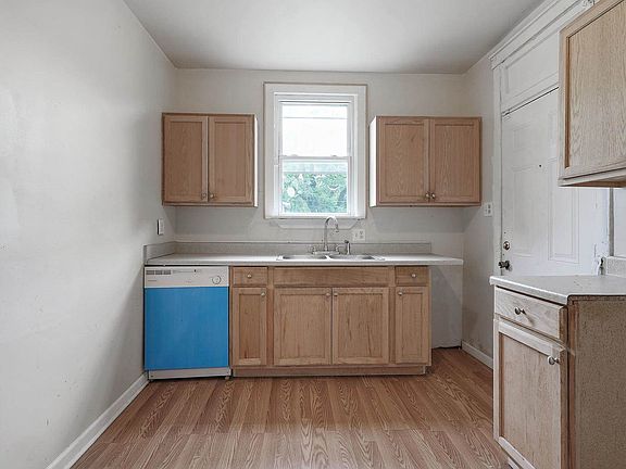 4th image of 479 E Jenkins Ave
