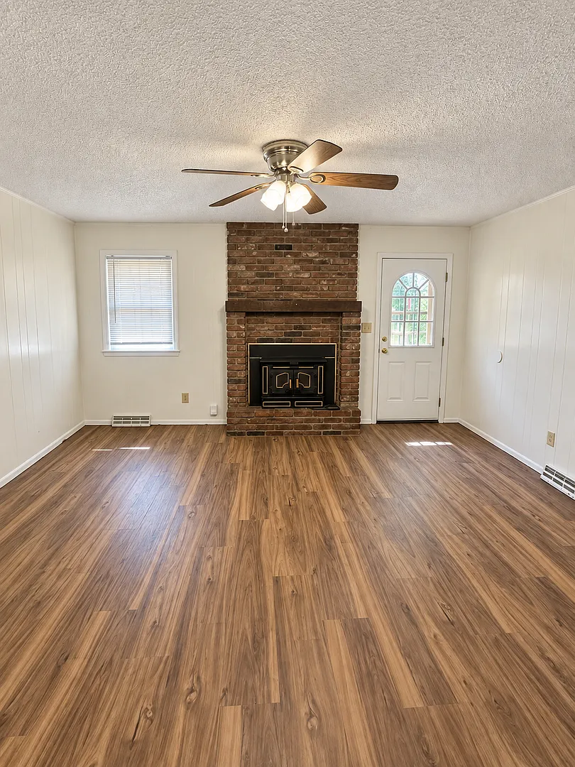 3 Bed/ 2 Bath home in Springfield, MO — Photo 2