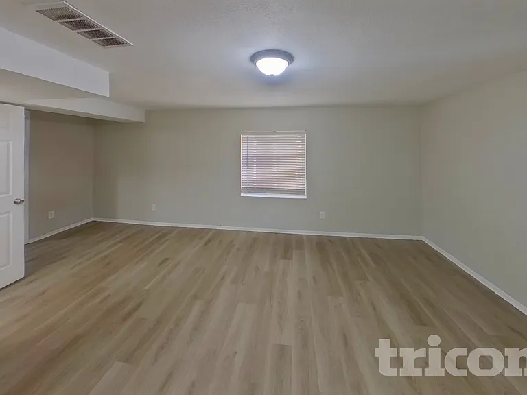 565 Winebrook Way — Photo 14