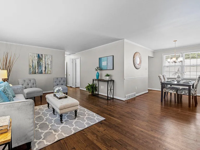 530 Banks St — Photo 2