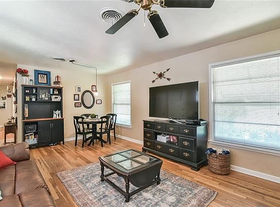 5th image of 1206 Lyndale Dr
