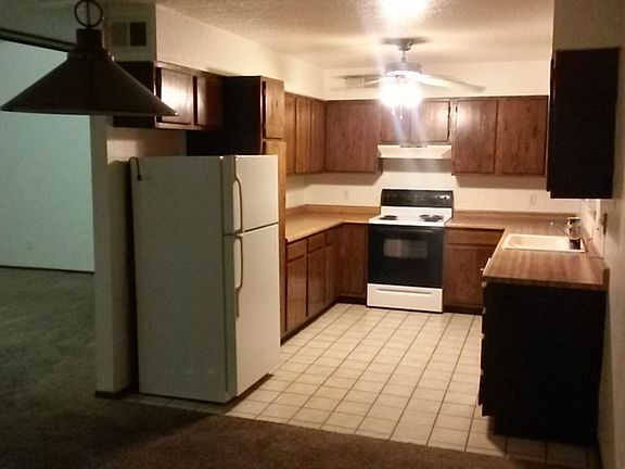 2nd image of 2901 Los Amigos Ct APT A
