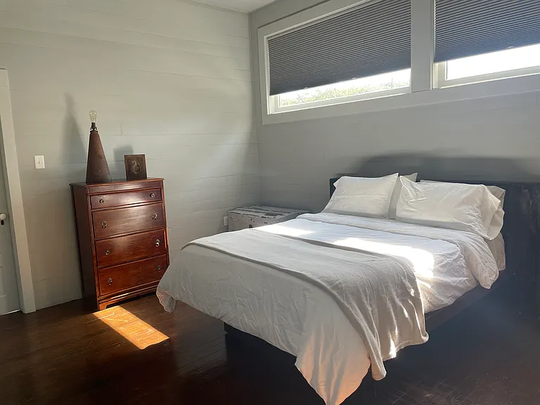 White Cir — Photo 8