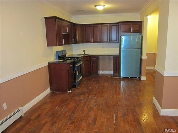 2nd image of 820 E 226th St