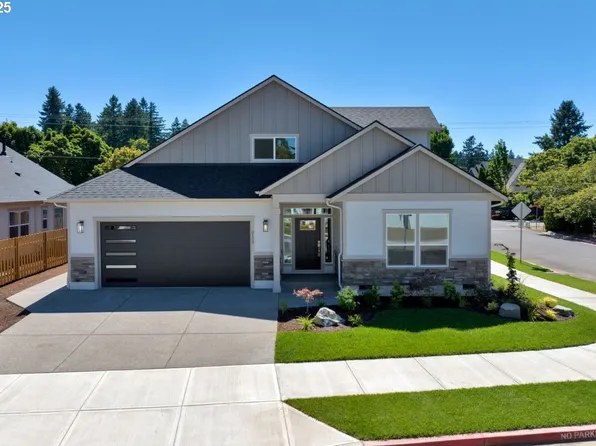 2123 NE Spitz Rd, Canby, OR 97013