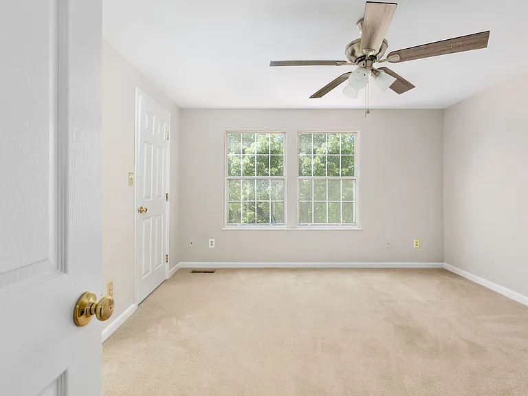 12894 Effingham Ct — Photo 19