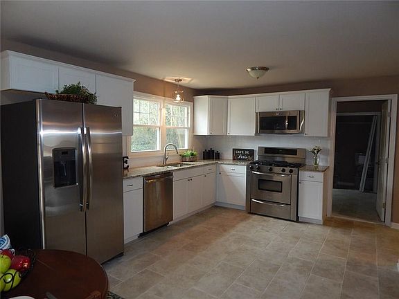 3rd image of 3471 Lee St SE