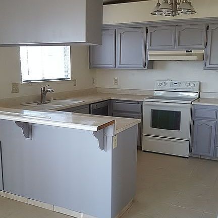 2nd image of 16890 Crystal Dr