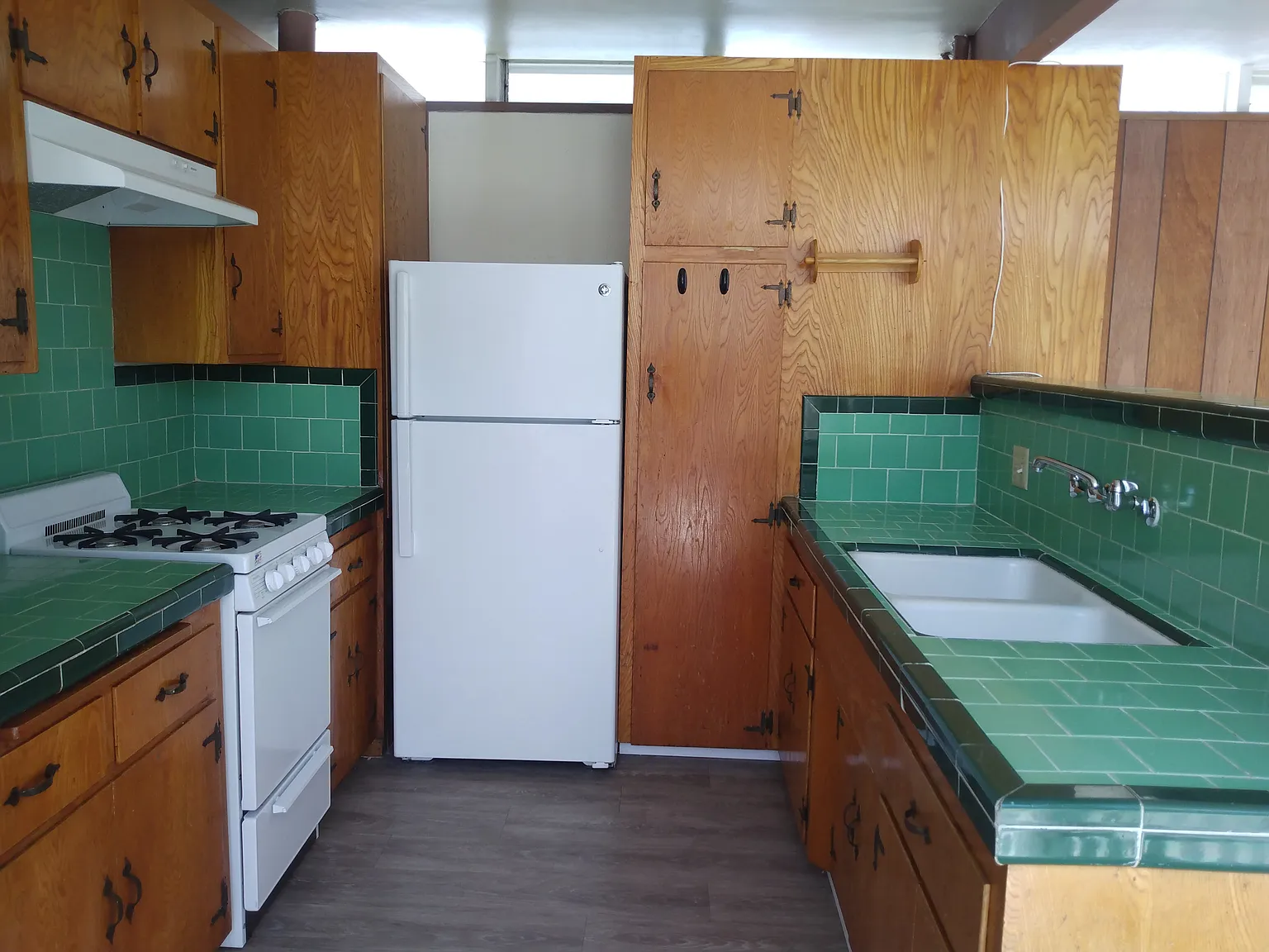 567 Park Way — Photo 2