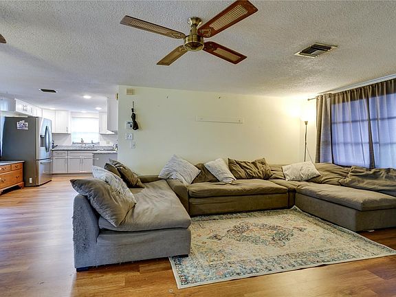 3rd image of 9616 Mark Twain Ln