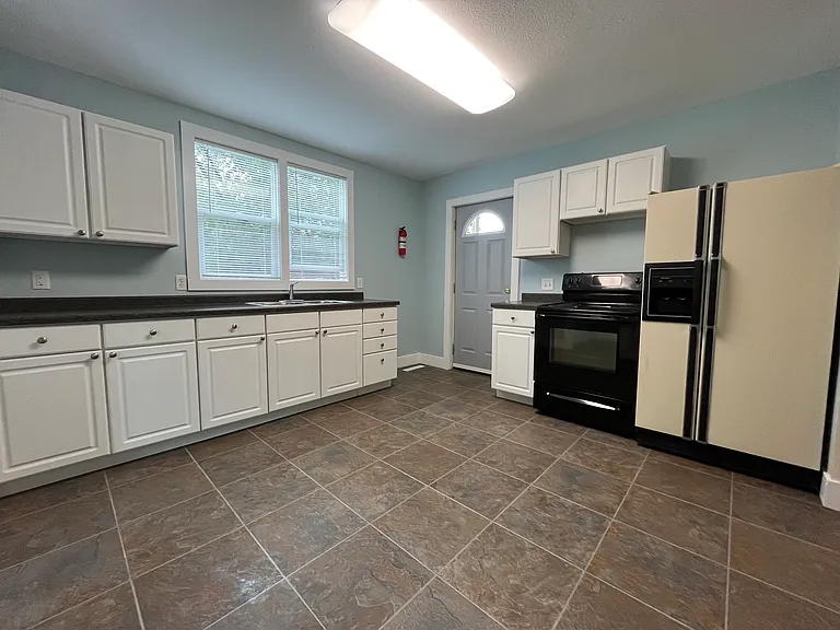 556 Franklin St #1 — Photo 2