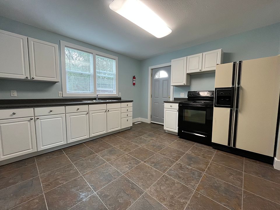 1st image of 556 Franklin St #1
