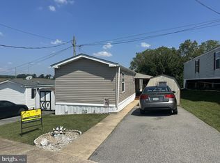 27 Roth Ave, Mertztown, PA 19539