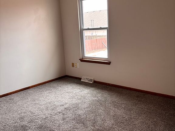 4th image of 8417 E 170th St