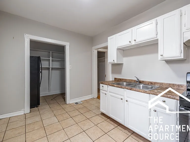 6304 N Oakley Ave #1 — Photo 5