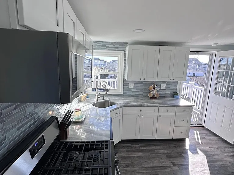 1510R Bay Blvd #2 — Photo 3